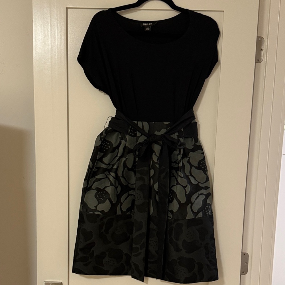Adorable DKNY Midi Dress.